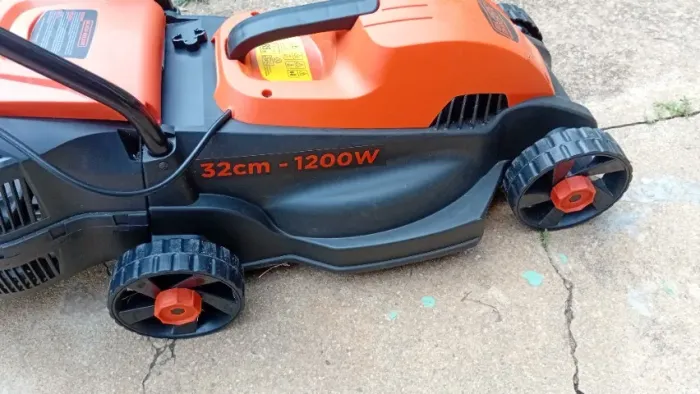 Cortador de grama novo troco por fogao 4 bocas Black Decker