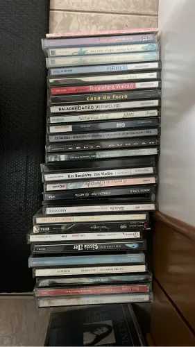 Lote de CDs MPB e Rock Nacional - Chico Buarque, Caetano, Cássia Eller, Titãs e Mais