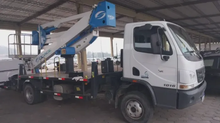  MB ACCELO 1016 4X2 9.600KG 156CV