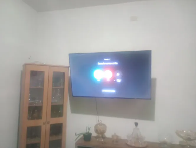Tv Smart 50 " com suporte de parede móvel incluso