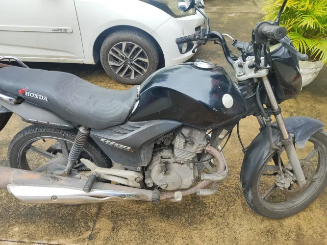 Moto CG Titan apta para uso imediado