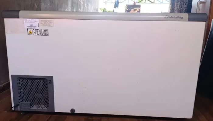 Freezer 400lts marca Metal frio c/ expositor tampo de vidro