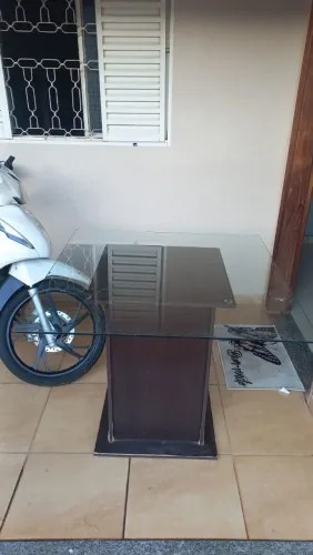 Mesa madeira tampa de vidro