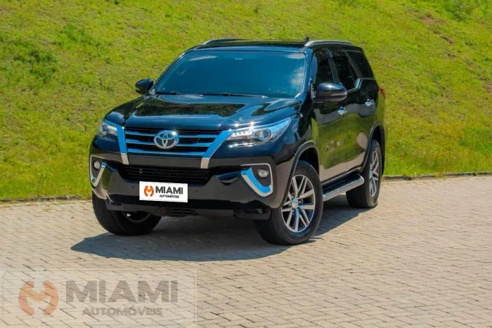 Toyota Hilux SW4 SRX 4X4 2.8 TDI 16V Dies. Aut. 2019