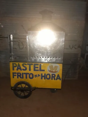 Vende - se barraquinha de pastel