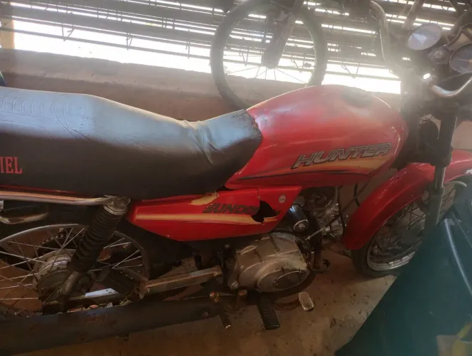 Moto danificada à venda entre 900 e 1.000 preço único
