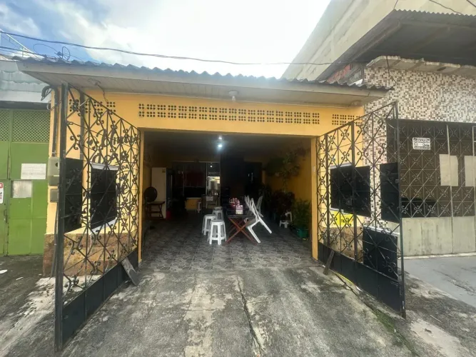 Casa ampla de dois pavimentos à venda em Canudos