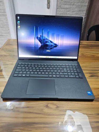 Notebook Dell Pro 16" Intel Core 5 120U 16GB DDR5 SSD 512GB Nvme FHD+ 14ª geração<br>