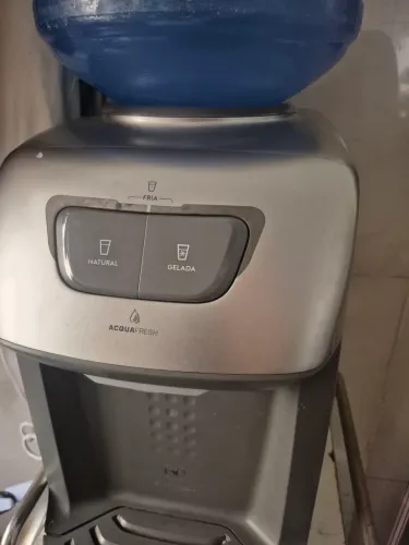 Bebedouro de Água Electrolux tPrata com Refrigeração Eletrônica (BE11X) - Bivolt _ R$250<br>