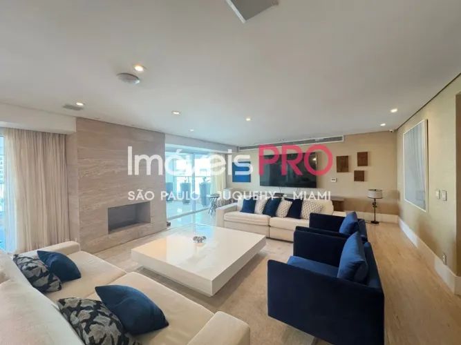 Apartamento para venda e locação com 335m² em Moema - São Paulo.