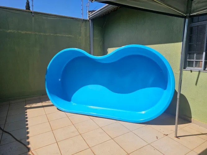 Piscina modelo feijão perfeito estado de conservação. 