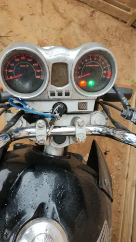 Moto CB 250 preta