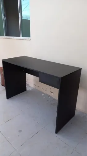 Mesa preta feita em MDF