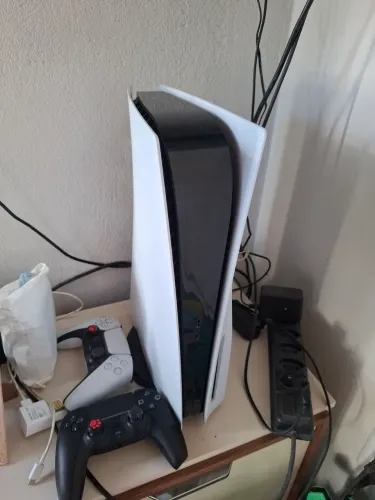 PlayStation 5 (PS5) Fat Mídia Física + 2 Controles + Caixa - Impecável