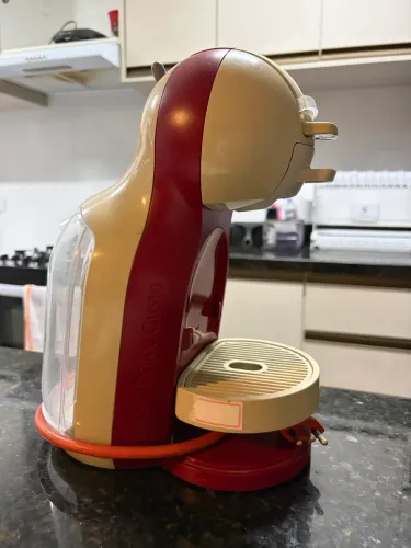 CAFETEIRA DOLCE GUSTO COM DEFEITO
