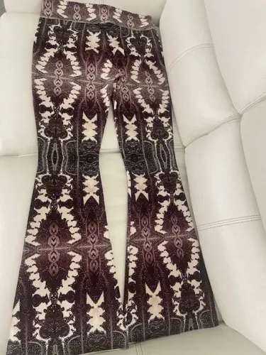Calça estilosa grife Thamara Capelão, tamanho M