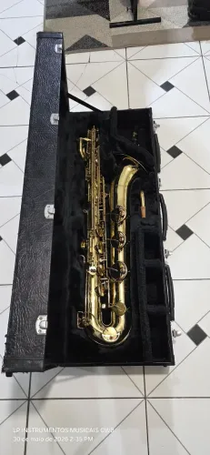 Saxofone barítono Suzuki 