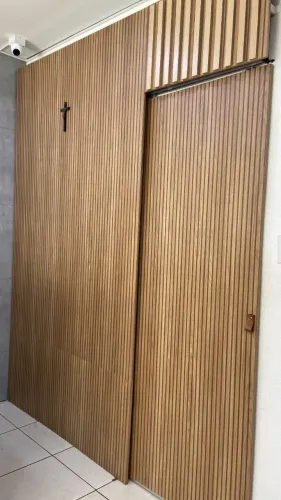Painel Ripado com Porta