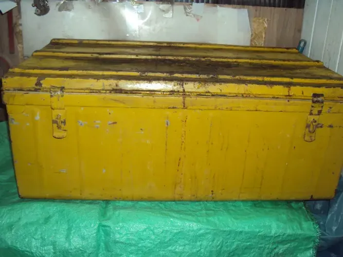 bau caixa pra ferramenta grande antiga metal c/trinco 90cnt