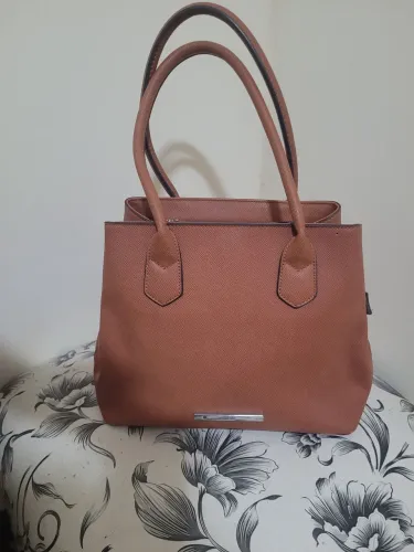 Vendo uma bolsa feminina