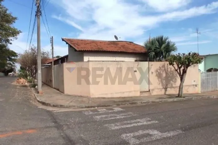 Casa de 3 Dormitórios no jardim Santuário de Fátima em Lins, SP