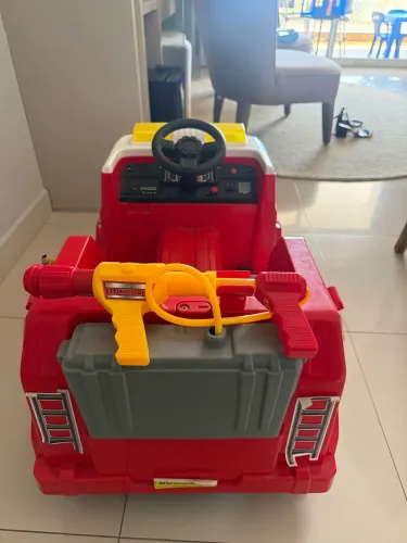 Carrinho elétrico bombeiro