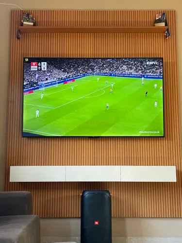Painel de tv are 75P