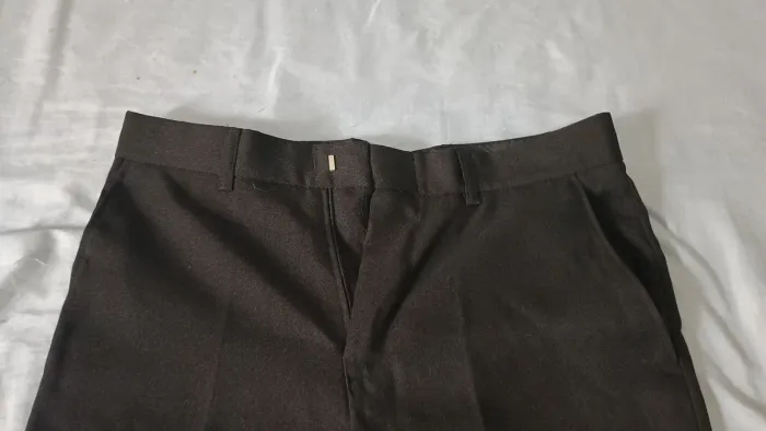Calça social alfaiataria, corte reto, vinco marcado