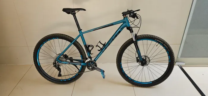 Bicicleta MTB Sense Rock Evo, Shimano Deore e Rock Shox Judy.