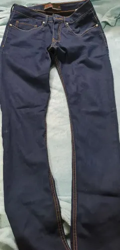 Calça jeans skiny usado masculino tamanho 38