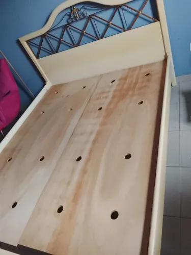 Cama de madeira casal