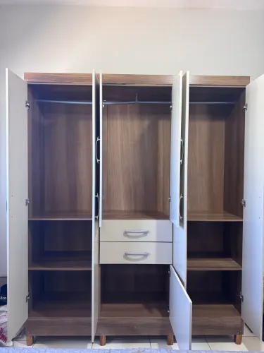 Vende-se guarda roupa