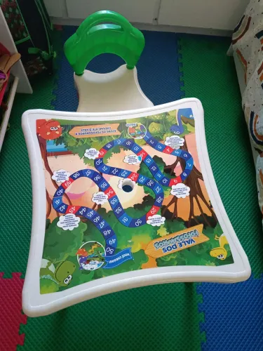 Mesinha com cadeira para. Criança