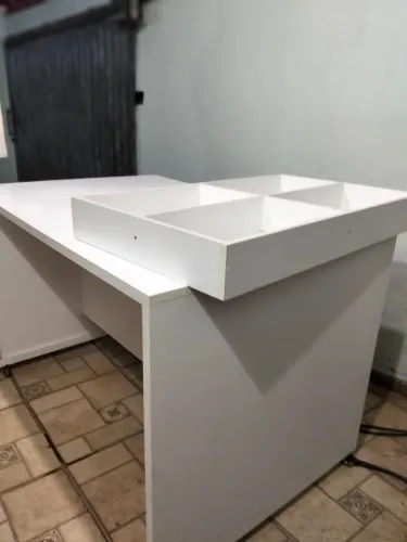 Balcão expositor para lojas de roupas