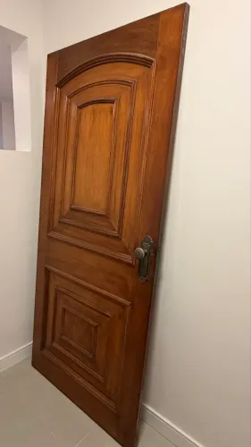 Porta em madeira maciça Ipê 