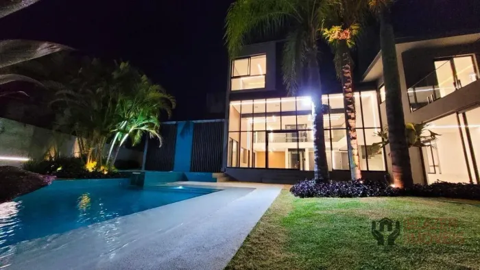 Quadriplex de Alto Padrão no Condomínio Mansões