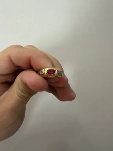 Anel de formatura em direito , 3.8 gramas , com rubi e diamantes