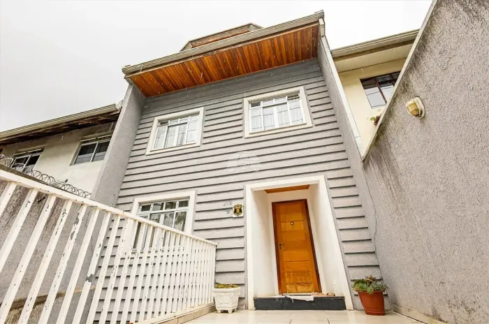 Sobrado com 3 quartos no Bairro Novo Mundo