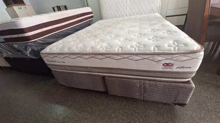 Cama box Queen size colchão herval molas ensacadas bambu 