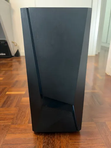 Gabinete Gamer com LED. Acompanha cabo de força e cabos internos
