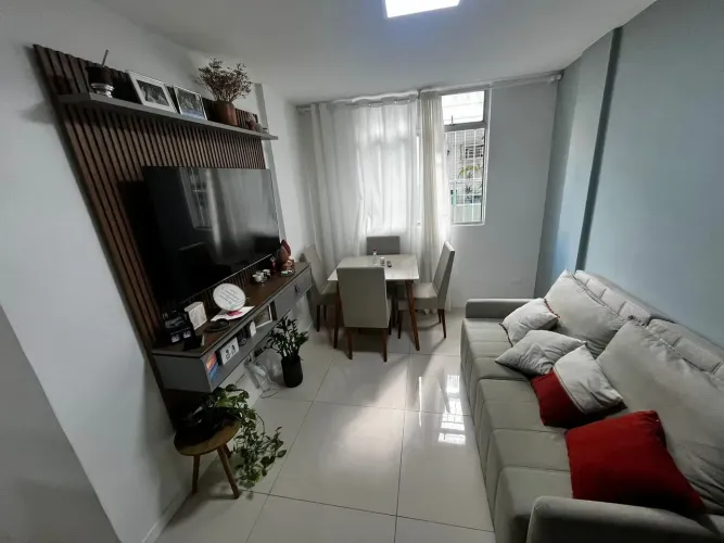 Apartamento Reformado 2 Quartos à Venda na Av. Manoel Borba | 73m² | 1 Vaga
