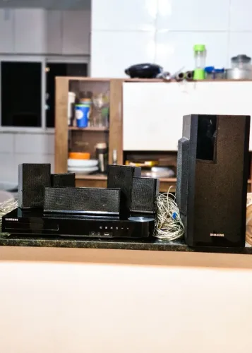 Home Theater Samsung 1000W RMS 5.1 Blu-ray 3D HT-F5505K - Perfeito Estado