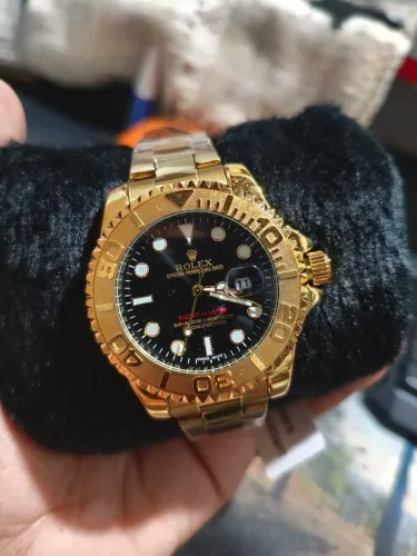 Relógio analógico dourado