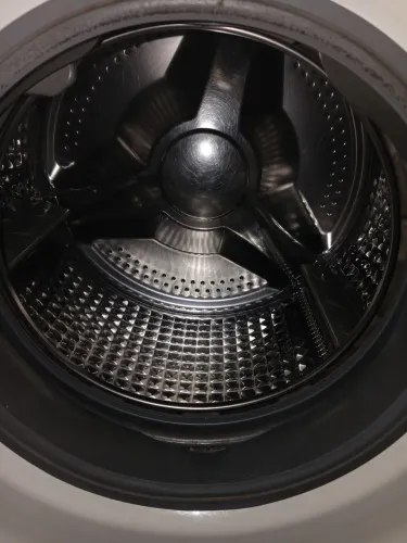 Máquina lava e seca com eixo quebrado, pra tirar peças