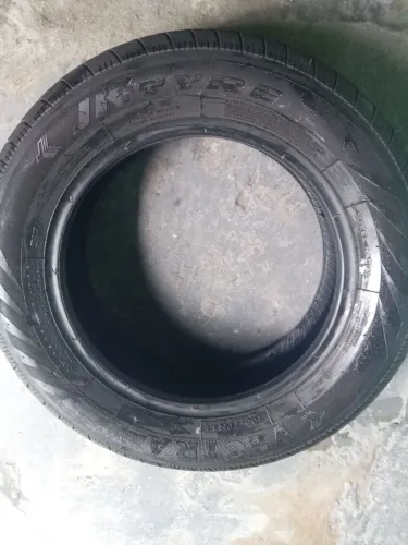 Vendo pneu aro 165/70R14 novo ele estava no estepe de um carro que vendi nuca foi usado 