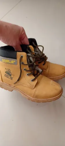 Vendo bota coturno Caterpillar infantil original 
