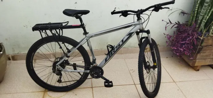 Bicicleta First Aro 29 | Shimano Altus | Suspensão com Trava | Hidráulica 