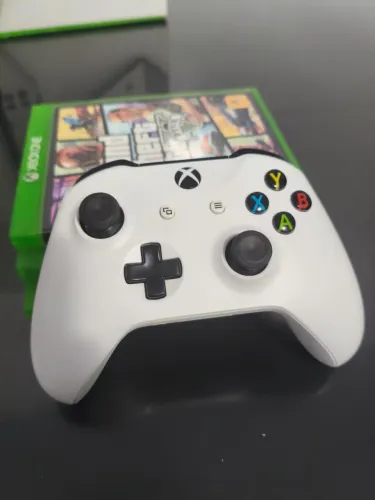 XBOX ONE LACRADO DOIS CONTROLES E 3 JOGOS