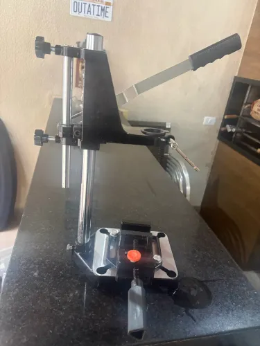 Suporte para Furadeira Morsa Sparta com base de aço e ajuste vertical de 80 cm