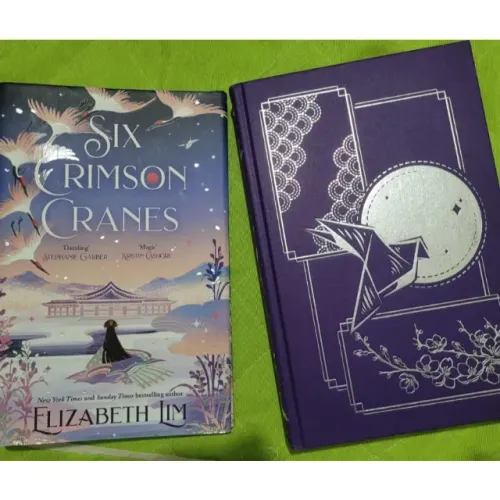 Six Crimson Cranes: Hodderscape Vault com foil na capa, hardcover, capa dura, inglês